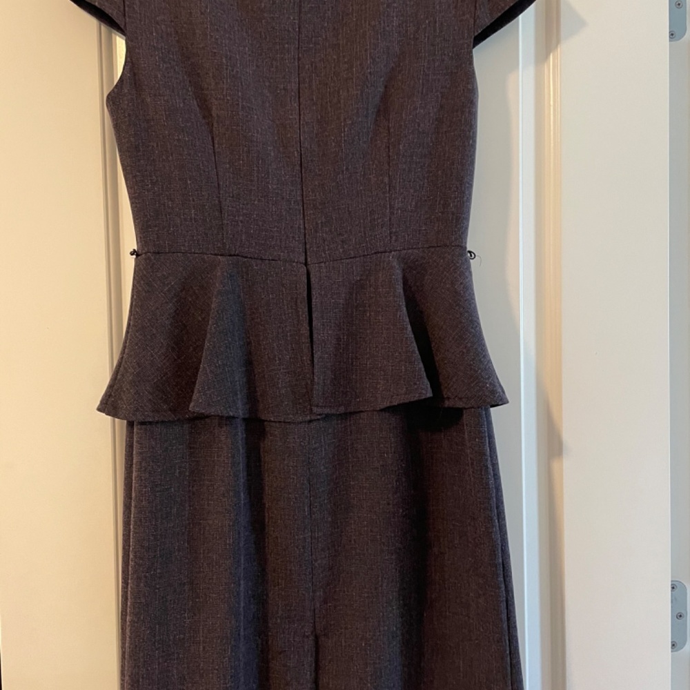 Dresses - Picture 4 of 10